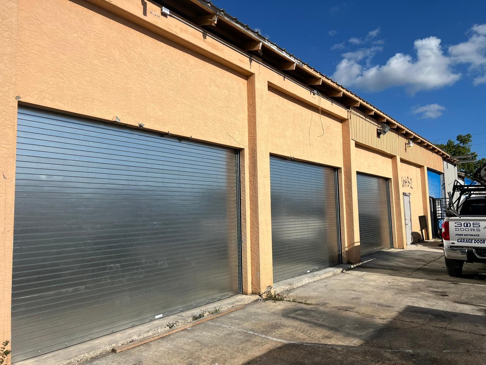 Garage door service in Kendall, Miami-Dade County — 305 Doors Corp